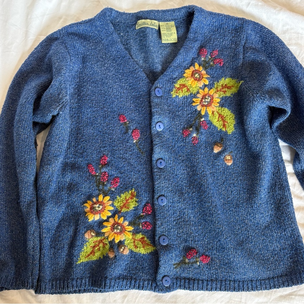 VINTAGE Floral Embroidered cottagecore Beaded SunFlower and Berry Blue Sweater